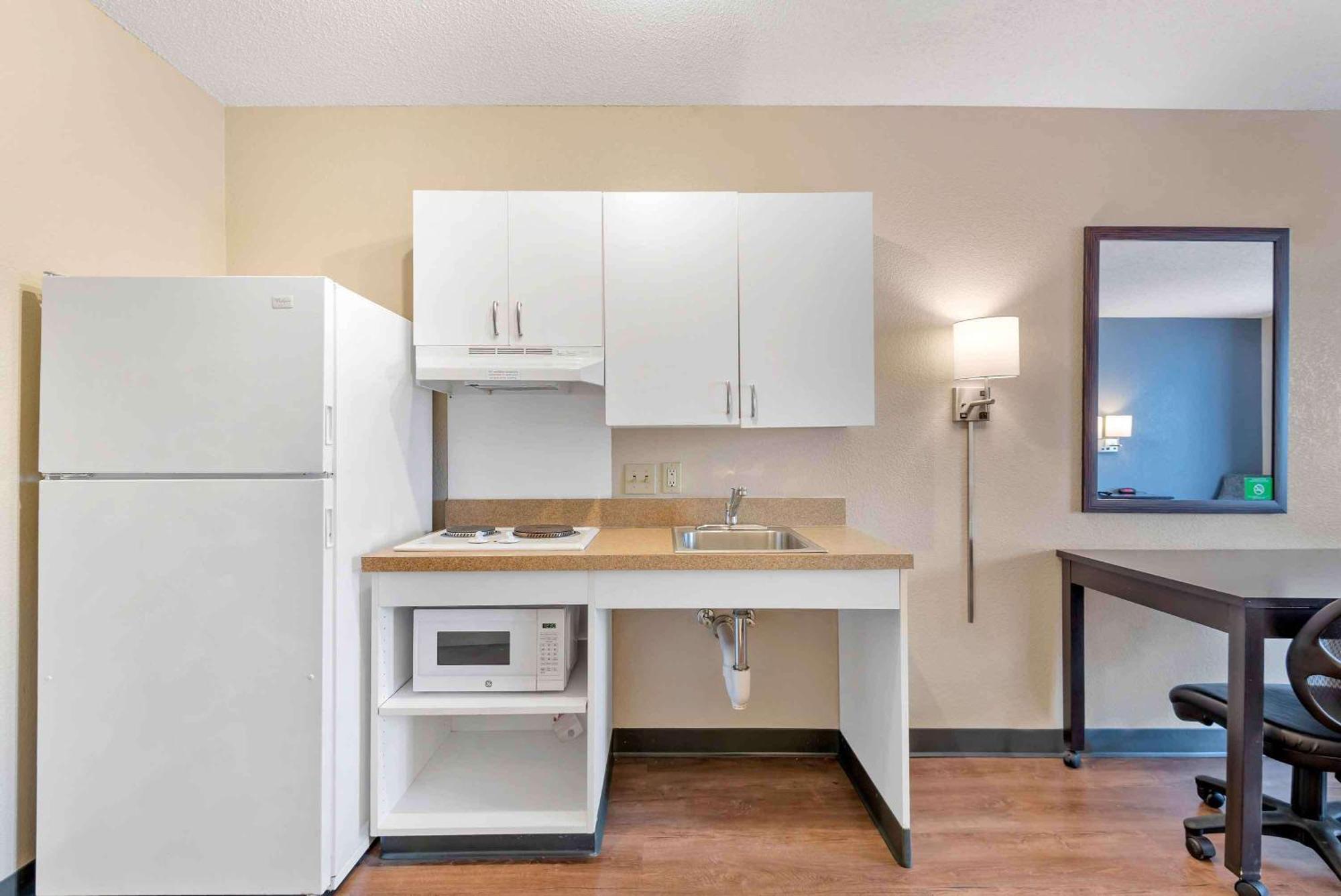 Extended Stay America Select Suites - Charlotte - University Place - E Mccullough Dr Exterior foto