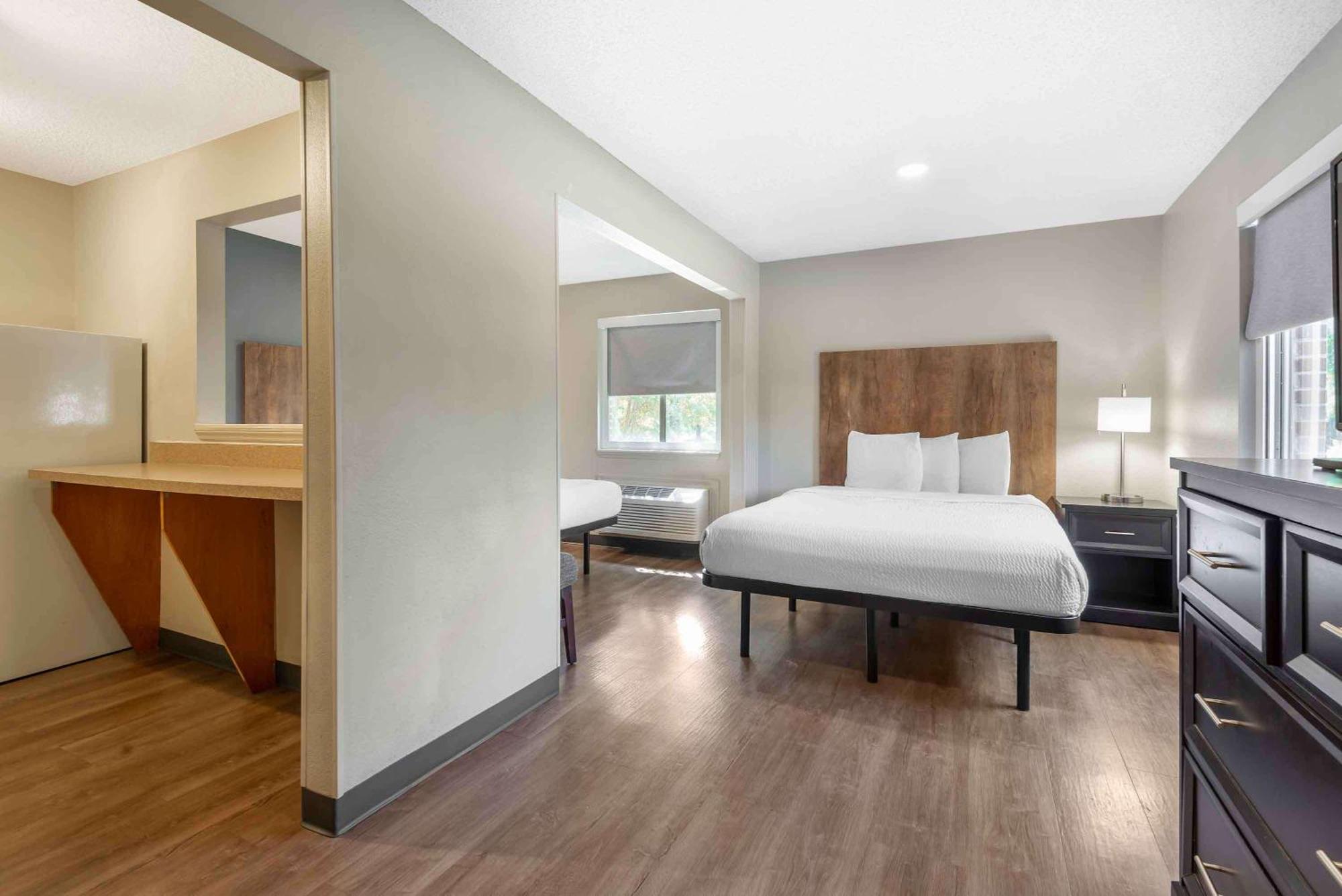 Extended Stay America Select Suites - Charlotte - University Place - E Mccullough Dr Exterior foto