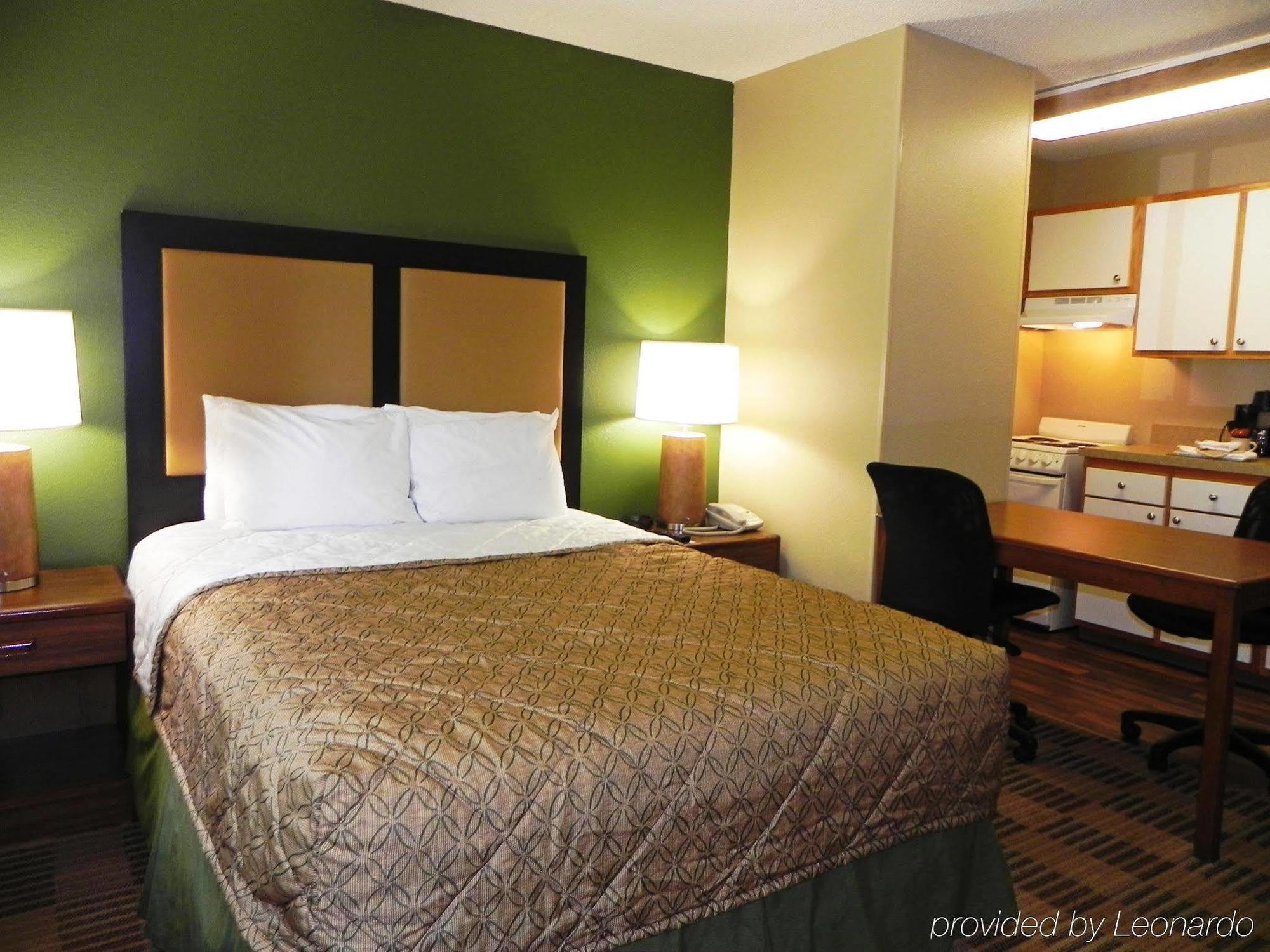 Extended Stay America Select Suites - Charlotte - University Place - E Mccullough Dr Exterior foto