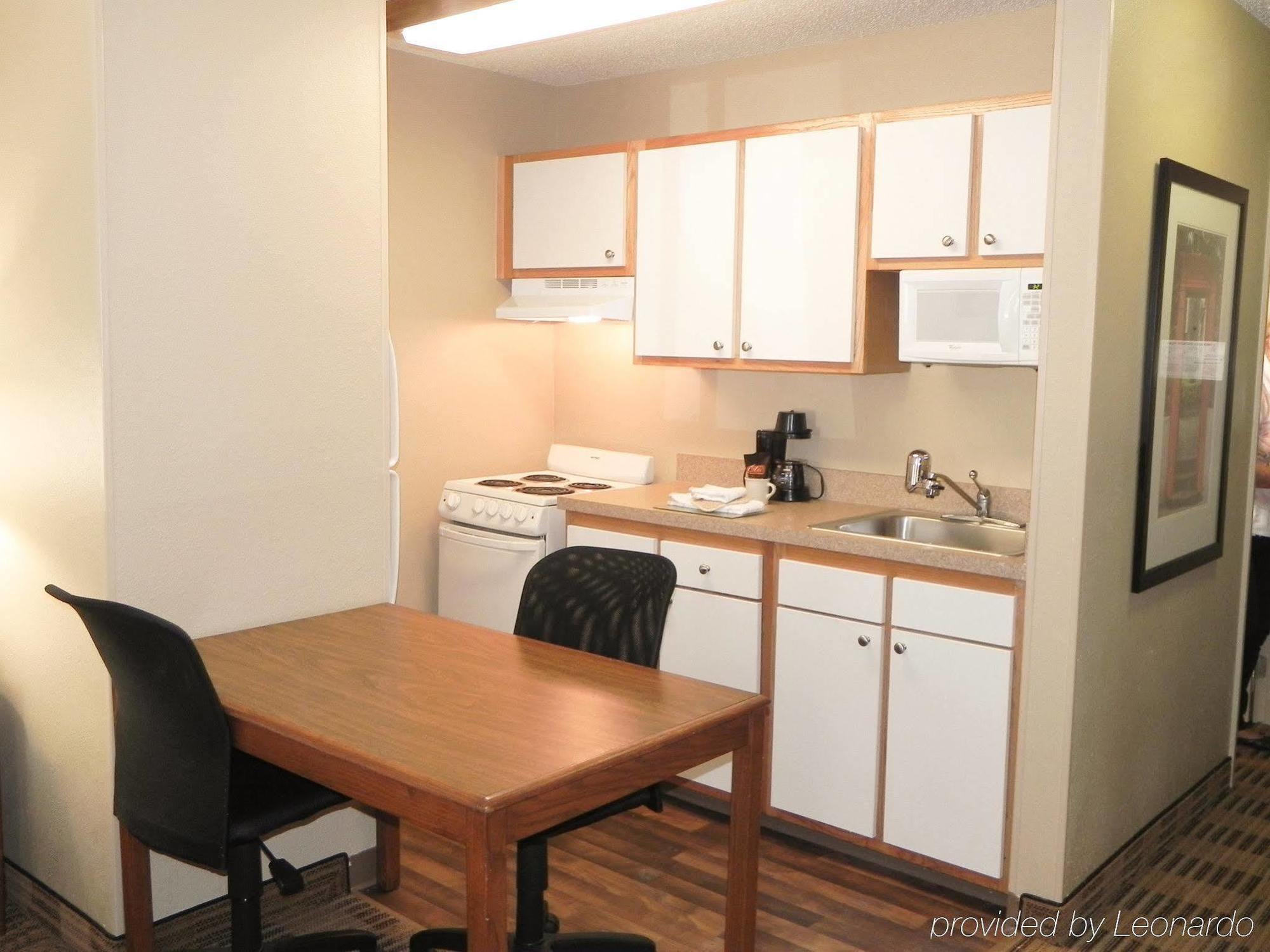 Extended Stay America Select Suites - Charlotte - University Place - E Mccullough Dr Exterior foto