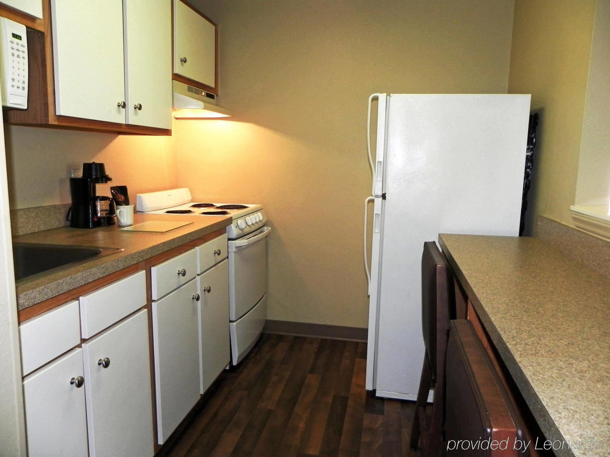 Extended Stay America Select Suites - Charlotte - University Place - E Mccullough Dr Exterior foto